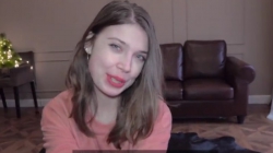 Русская деваха была поймана на чужом балконе и трахнута.