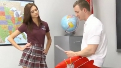 Была оставлена после уроков и трахнута на парте в школе