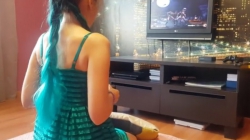 Трахнул юную подругу в анал пока та играла в приставку