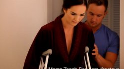 Понравился вид голой мамки и парень трахнул её и сестру