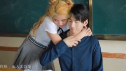 Рыжая азиатская школьница провинилась и отработала косяк