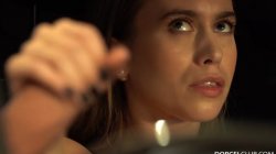 Куколд дал попользоваться женой охраннику стоянки