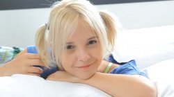 Катя Рысь Monroe, красивая малолетка мастурбирует