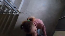 Выгуливал младшую сестру и уболтал на секс