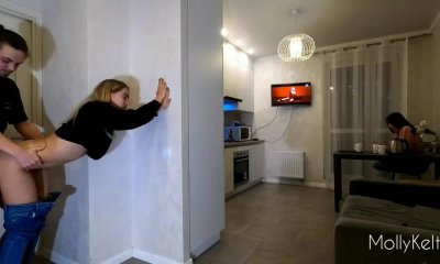 Блондинка-разлучница зашла к семейной парочке