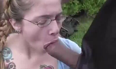 Банда чёрных разбойников насилует хозяйку дома